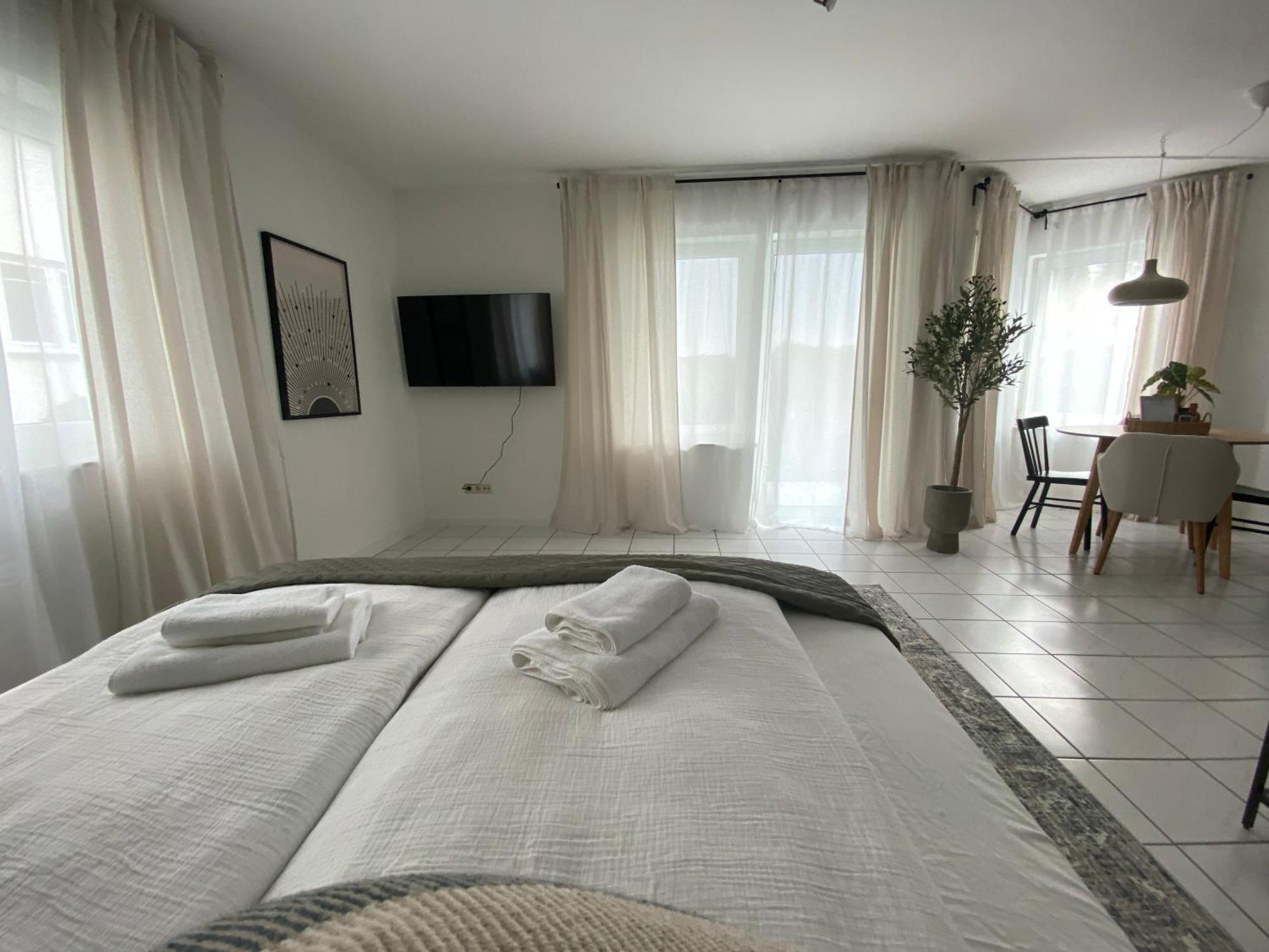 Moderne Wohnung Mit Terrasse & Parkplatz; Naehe Bwzk & Amazon Koblenz  Eksteriør bilde